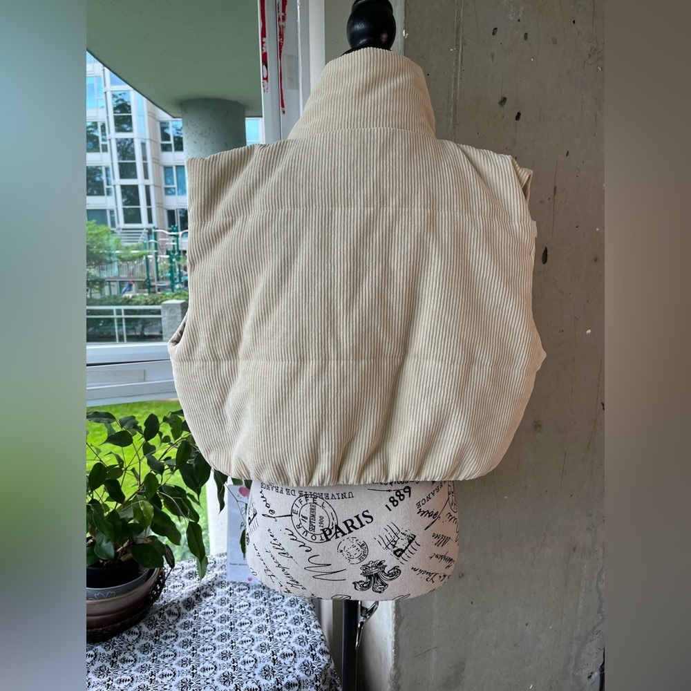 SHEIN Cream Corduroy Puffer Vest